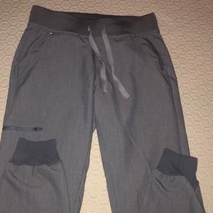 Figs XS Zamora petite joggers in Graphite